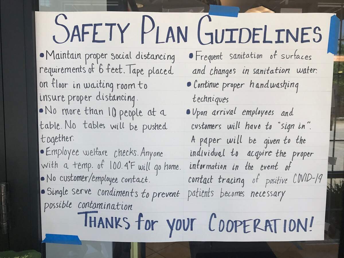 Roxanne’s Cafe in Parkville posts its safety guidelines for all to see.