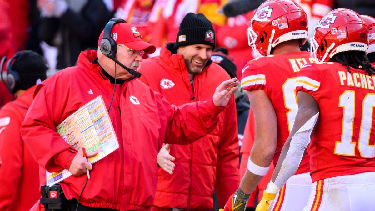Kansas City Chiefs head coach Andy Reid congratulates Chiefs tight end Travis Kelce (87) after his touchdown against the Jacksonville Jaguars during the second half of an NFL football game, Sunday, Nov. 13, 2022 in Kansas City, Mo. (AP Photo/Reed Hoffmann)