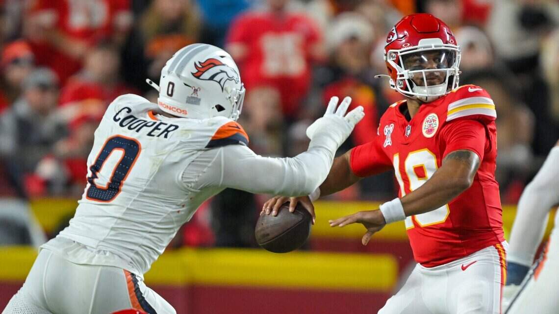 Former Chiefs QB goes to Canada -- with a push from Mahomes and teammates
