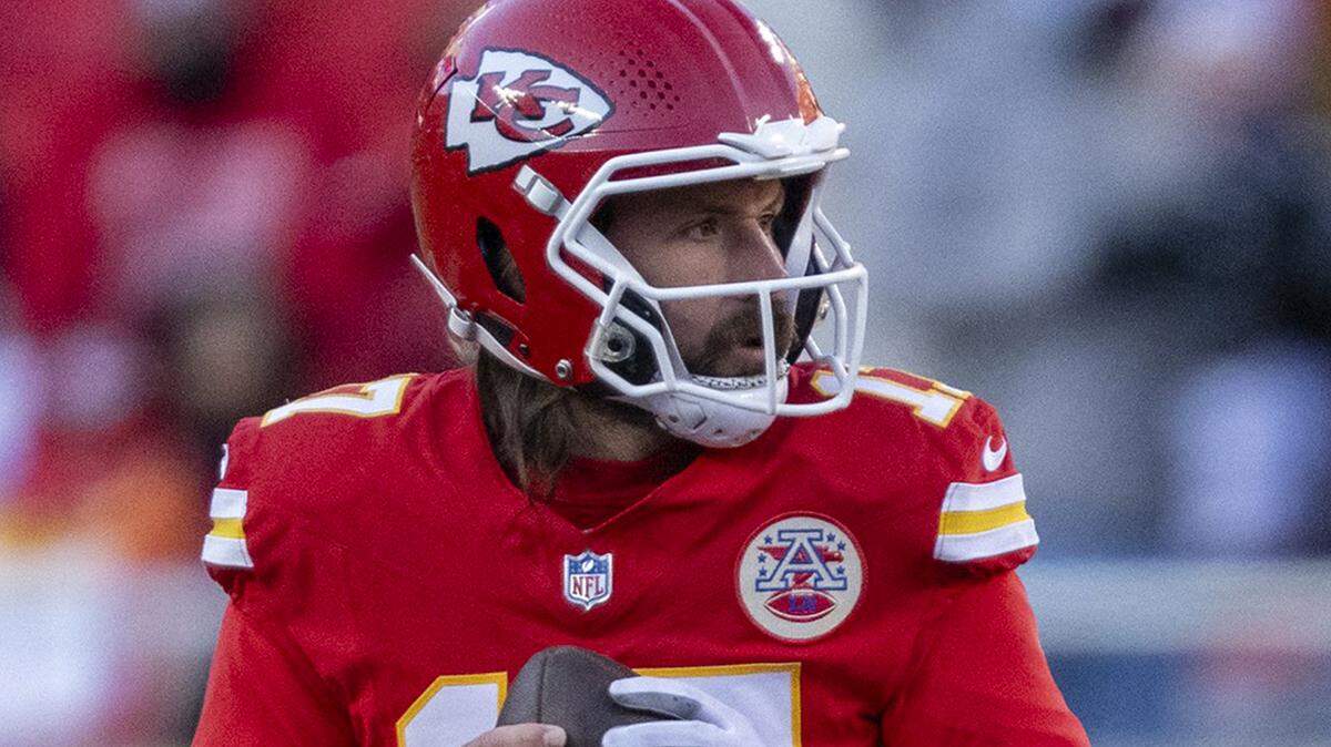 Kansas City Chiefs quarterback Gardner Minshew (17) looks for a receiver in the second half against the Los Angeles Chargers on Sunday, Dec. 14, 2025 at GEHA Field at Arrowhead Stadium in Kansas City. Minshew replaced Kansas City Chiefs quarterback Patrick Mahomes (15) after he was injured. 
The Chargers defeated the Chiefs, 16-13. 