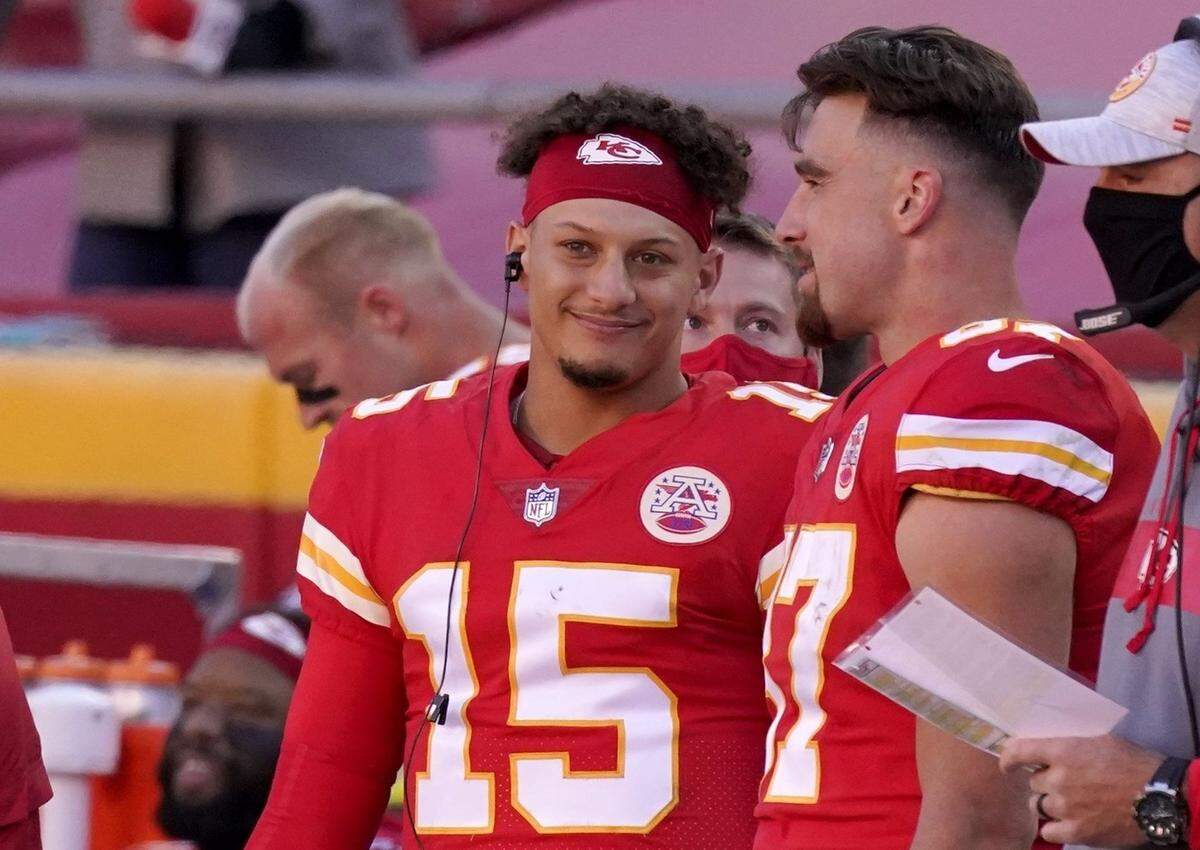 It was Chiefs tight end Travis Kelce, right, who introduced Patrick Mahomes to his barber in Overland Park.