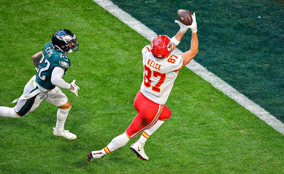 Kansas City Chiefs tight end Travis Kelce makes a catch for a touchdown in the first quarter past the defense of Philadelphia Eagles safety Marcus Epps during Super Bowl LVII Sunday, Feb. 12, 2023, in Glendale, Ariz.