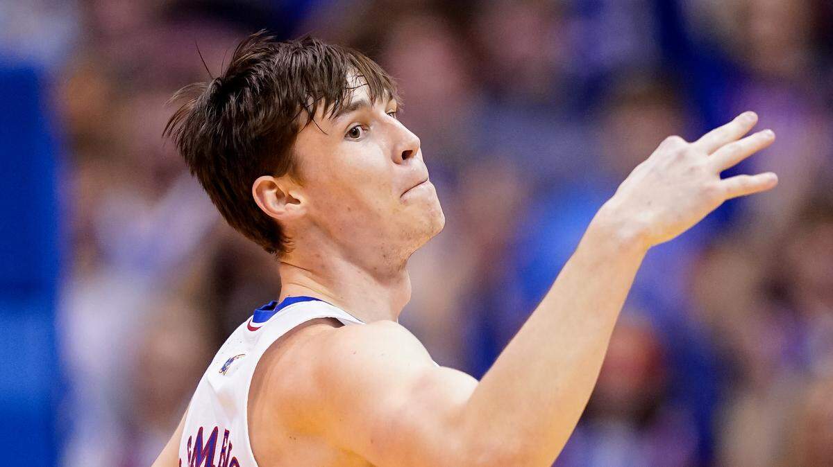 Kansas Jayhawks forward Zach Clemence (21) celebrates after scoring during the first half against the Oklahoma Sooners at Allen Fieldhouse on Jan. 10, 2023.