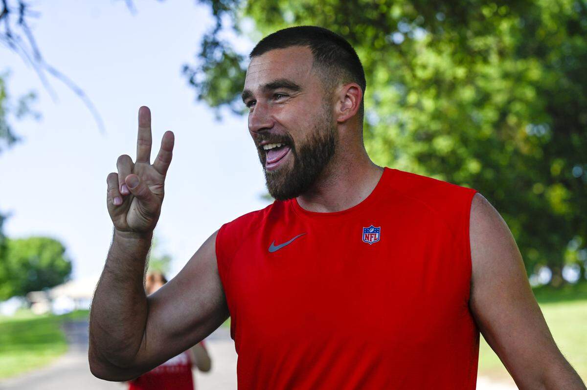 Chiefs tight end Travis Kelce (87) greeted fans at training camp at Missouri Western State University on July 23, 2023.