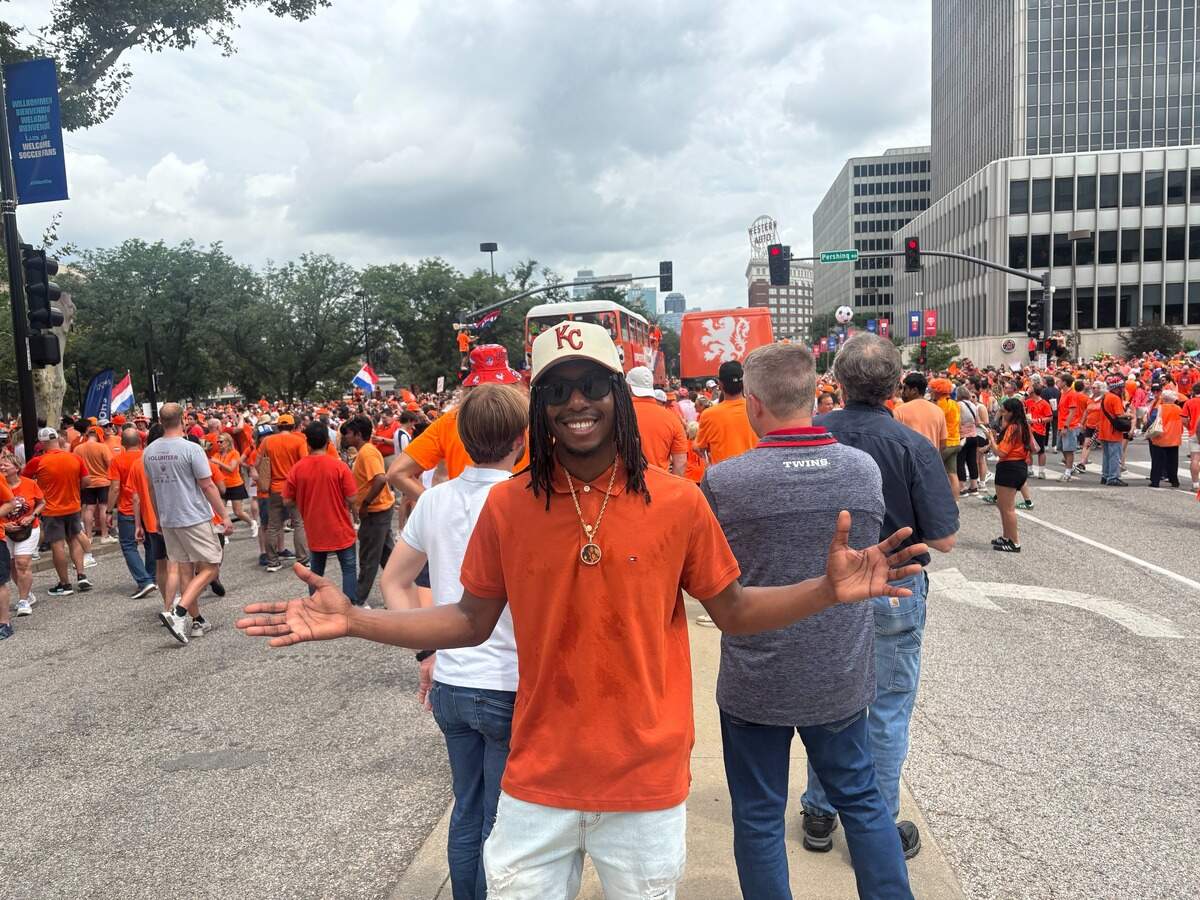 Brian Hudson, a 37-year-old born and raised in Kansas City, learned the Netherlands’ Oranje Fanwalk was set for Thursday, June 25, 2026, and said, “I can’t miss that.”