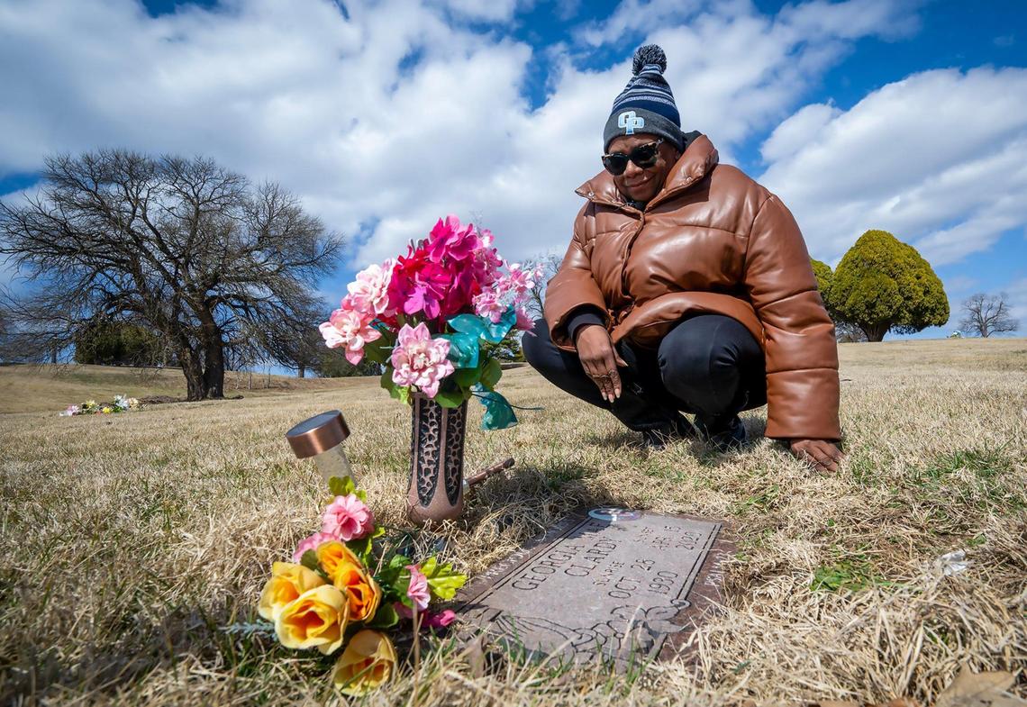 Garnice “Gee Gee” Robertson still feels the pain of not having a proper farewell for her mother, Georgia Mae Clardy, five years after the beginning of the COVID-19 pandemic. The lack of a traditional funeral and the chance to say goodbye left a lingering absence of closure that has deepened the family’s grief. On Friday, March 7, 2025, Robertson visited her mother’s grave at Memorial Park Cemetery in Kansas City, Kansas.