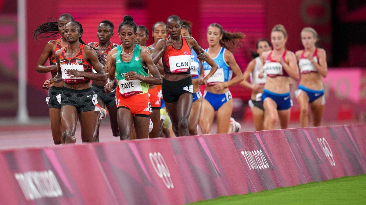 Runners compete in the women’s 5,000-meter final at the 2020 Summer Olympics, Monday, Aug. 2, 2021, in Tokyo. (AP Photo/Matthias Schrader)