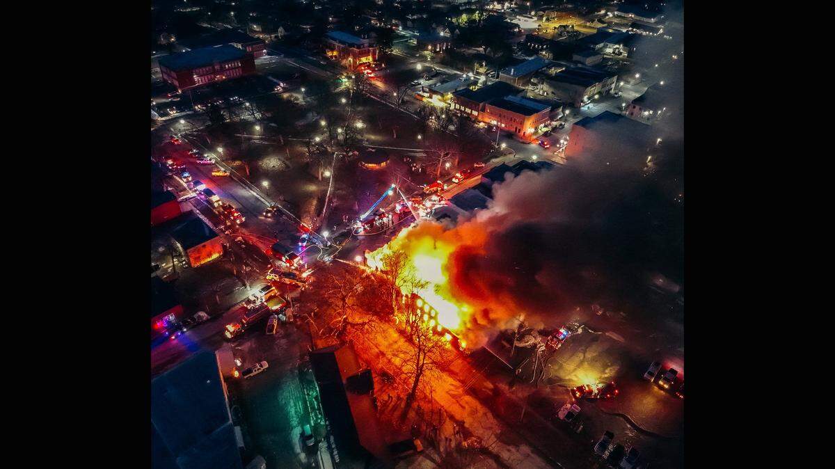 A massive downtown Cameron, Missouri, fire destroyed multiple buildings in the 100 block of W. 3rd Street Tuesday afternoon. The blaze displaced businesses and residents of the apartments. No one was injured in the fire.