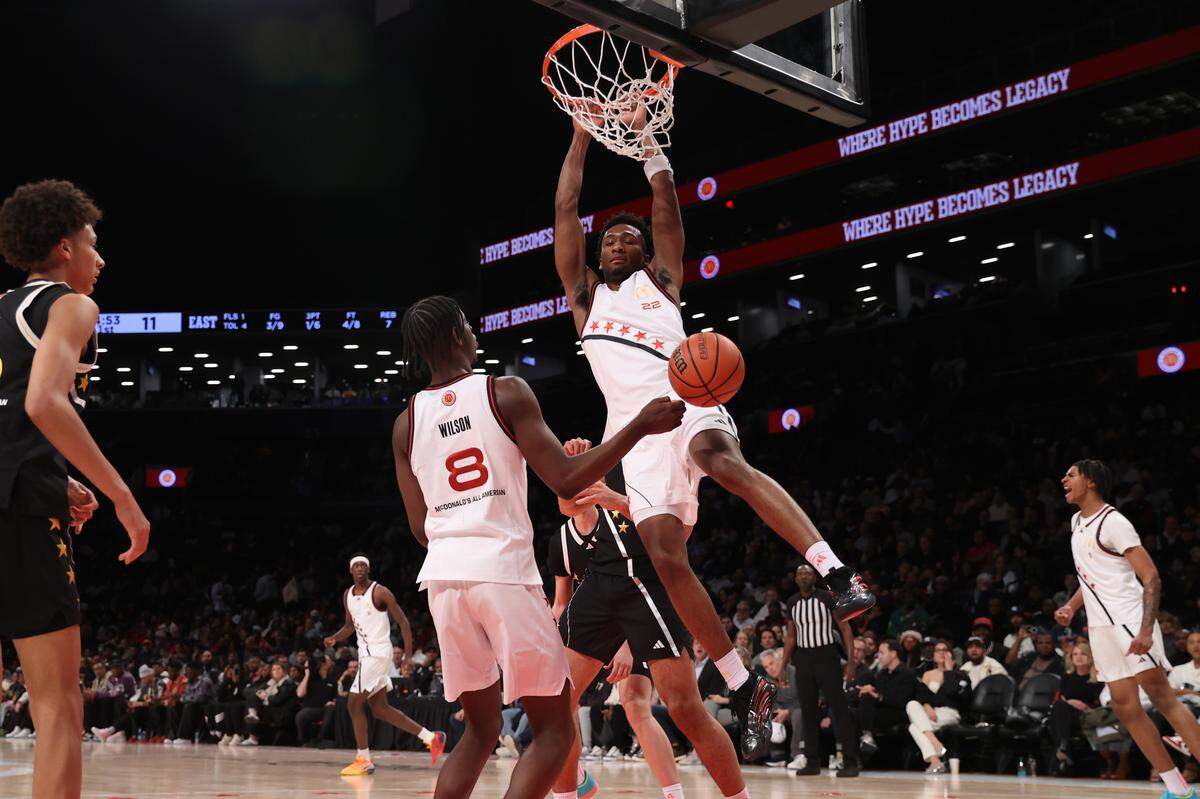 McDonald’s All-American West guard Darryn Peterson (22) dunks the ball during the first half of the game at Barclays Center on April 1, 2025.