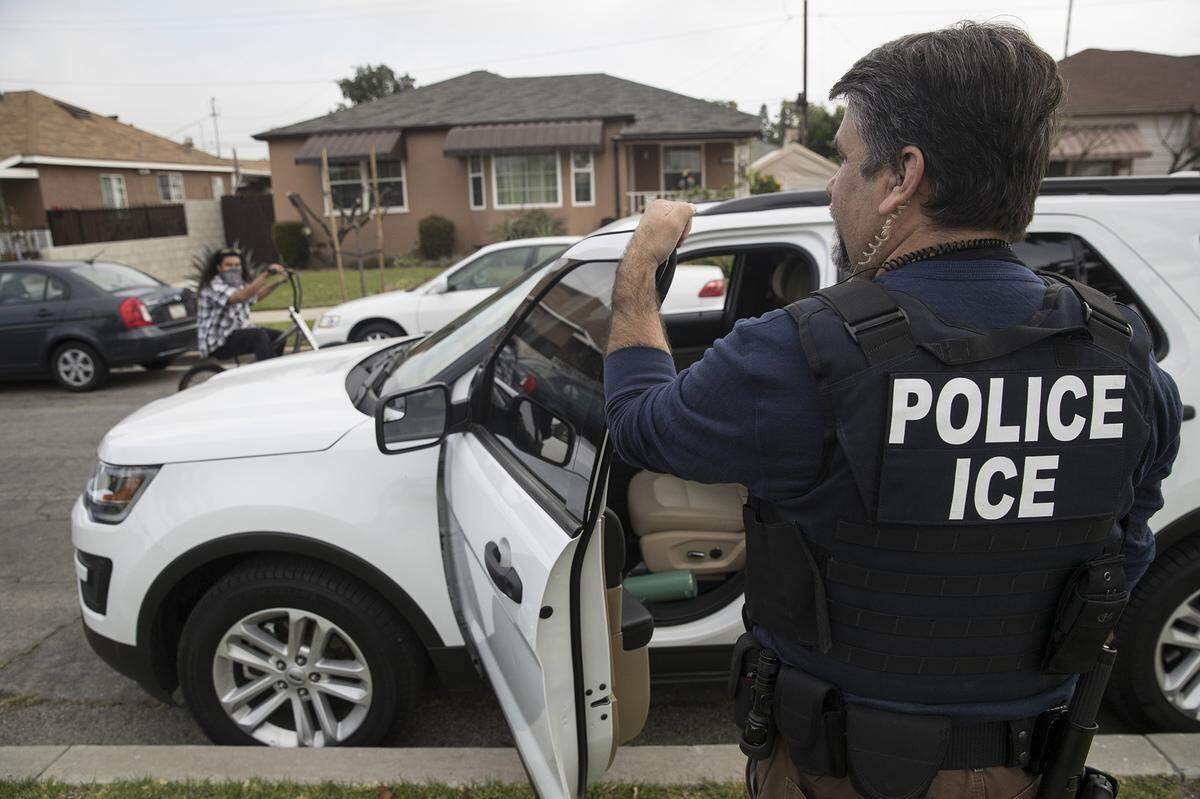 In this photo from April 2017, an ICE agent is seen in a neighborhood in Montebello, Calif.