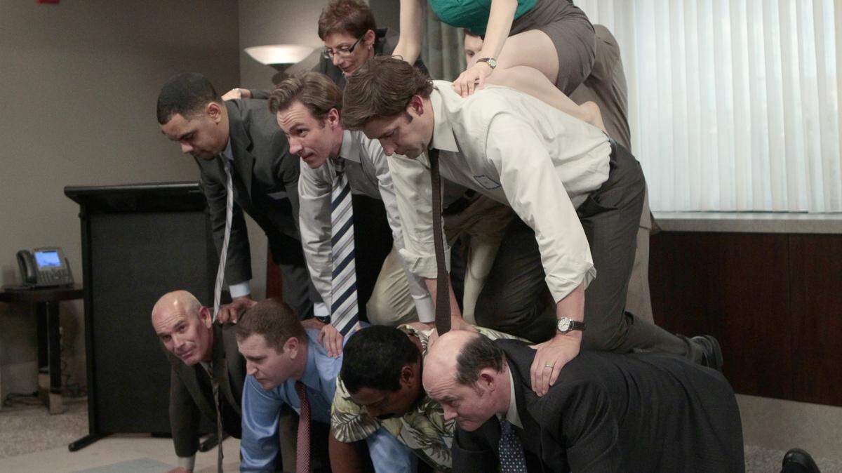THE OFFICE -- “Tallahassee” Episode 815 -- Pictured: (front, top to bottom) Ellie Kemper as Kelly Erin Hannon, John Krasinski as Jim Halpert, David Koechner as Todd Packer -- Photo by: Chris Haston/NBC