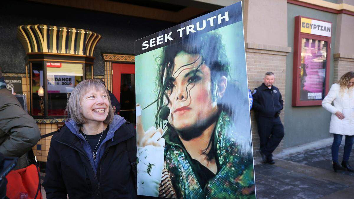 Brenda Jenkyns who drove from Calgary, Canada stands with a sign outside of the premiere of the “Leaving Neverland” Michael Jackson documentary film at the Egyptian Theatre on Main Street during the 2019 Sundance Film Festival, Friday, Jan. 25, 2019, in Park City, Utah. (Photo by Danny Moloshok/Invision/AP)