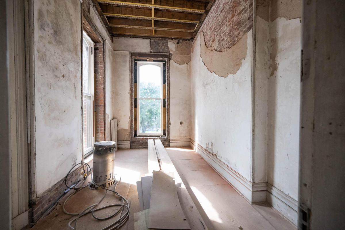 An interior room inside Sauer Castle, a mansion built in the 1800s, on Friday, July 11, 2025 in Kansas City, Kansas. The house is being remodeled by Mike Heitmann, a local engineer and home enthusiast. Heitmann’s plans include the house being used as a venue for gatherings.
