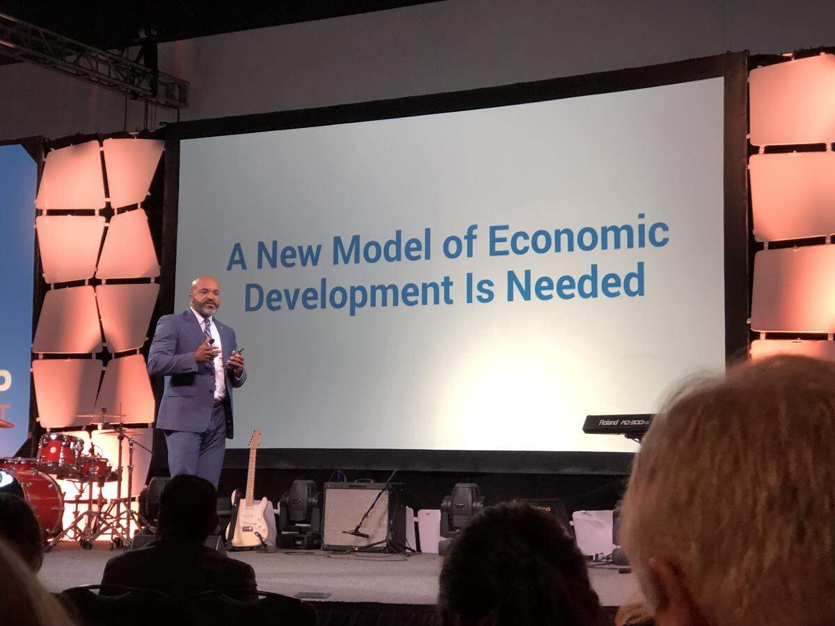 Dell Gines of the Federal Reserve Bank of Kansas City’s Omaha branch spoke to ESHIP Summit participants about growing economies from the bottom up by supporting entrepreneurs — especially those in underserved rural, low-income and minority communities.