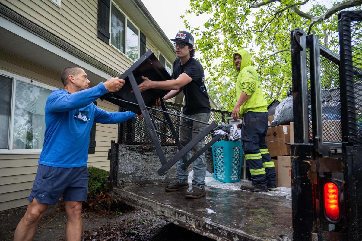 A group of volunteers from New Life Church help people move out of Aspen Place Apartments in Gardner on Wednesday, May 7, 2025. Residents of the apartment complex were forced from their homes after the city condemned the entire property due to several safety concerns.