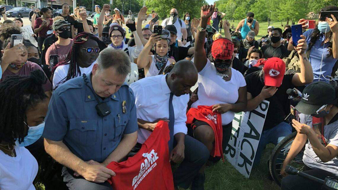 Kansas City Police Chief Rick Smith knelt with Mayor Quinton Lucas and peaceful demonstrators against police brutality on June 1.