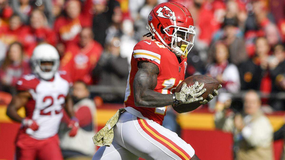 Chiefs wide receiver Tyreek Hill pulls in a pass from quarterback Patrick Mahomes to score on the Chiefs’ first possession against the Arizona Cardinals.