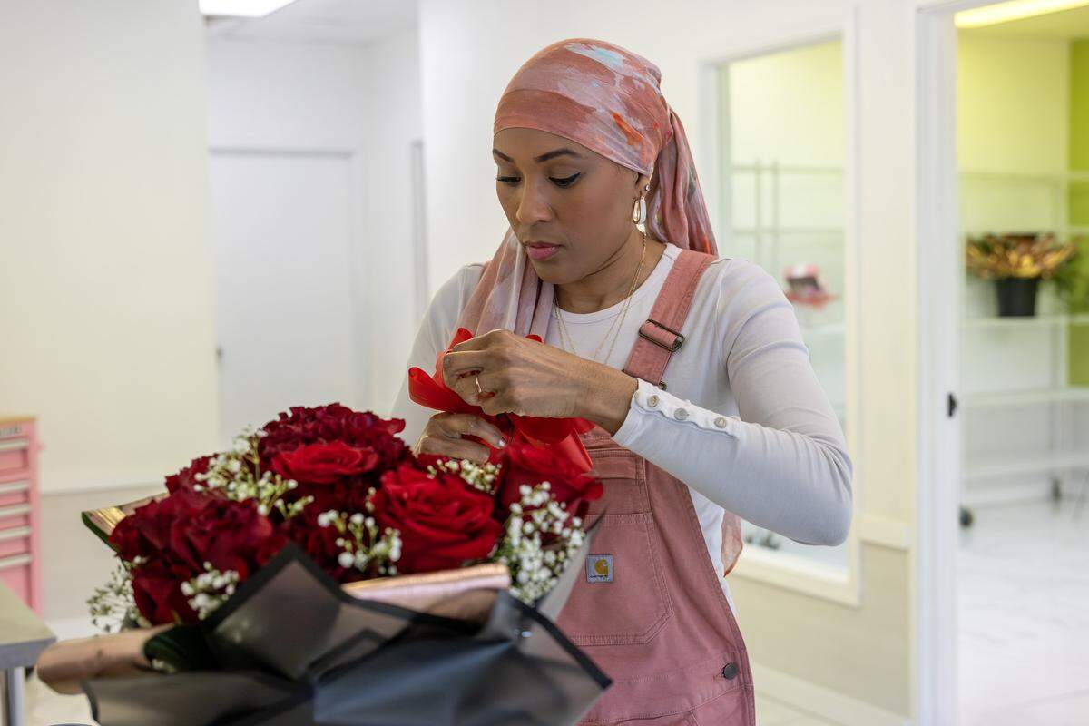 Shahidah Salaam, owner of Pritzy Floral Design Studio, creates a bow for a bouquet at her studio on Thursday, Jan. 8, 2026, in Grandview.