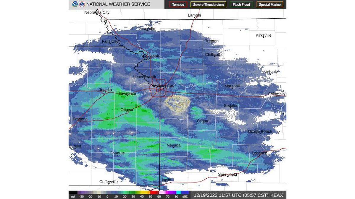Light snow moved into the Kansas City during Monday morning’s rush hour. Drivers were being told to be prepared for changing road conditions.