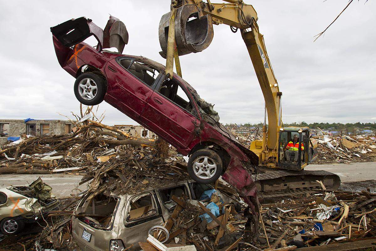 Crews from Crossland Heavy Construction based in Columbus, Kansas, picked up cars wrecked by the tornado.