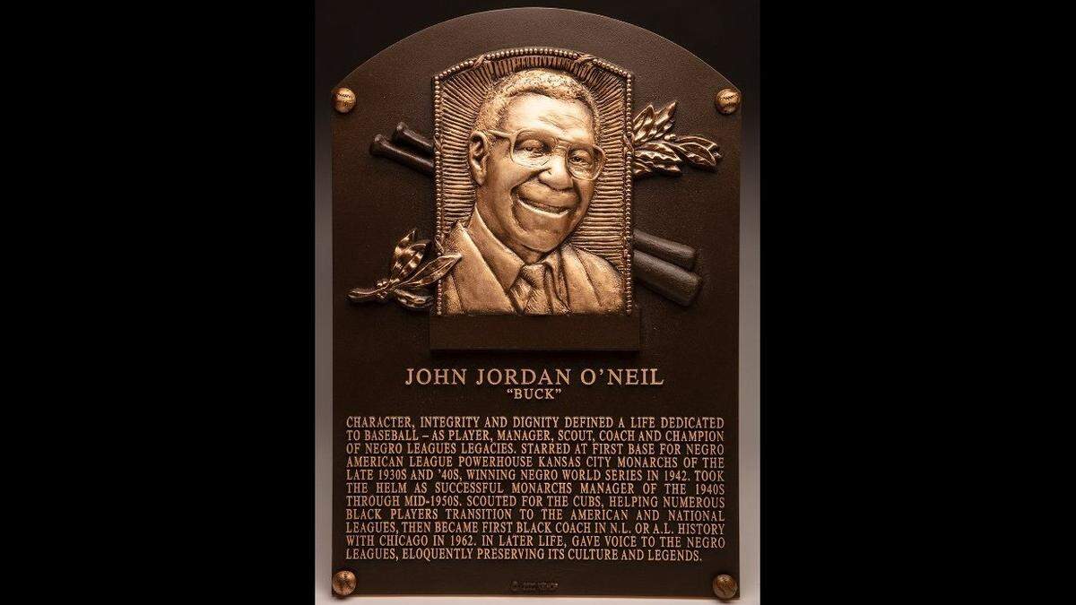 Buck O’Neil’s newly minted plaque was unveiled on Sunday at the National Baseball Hall of Fame in Cooperstown, New York.