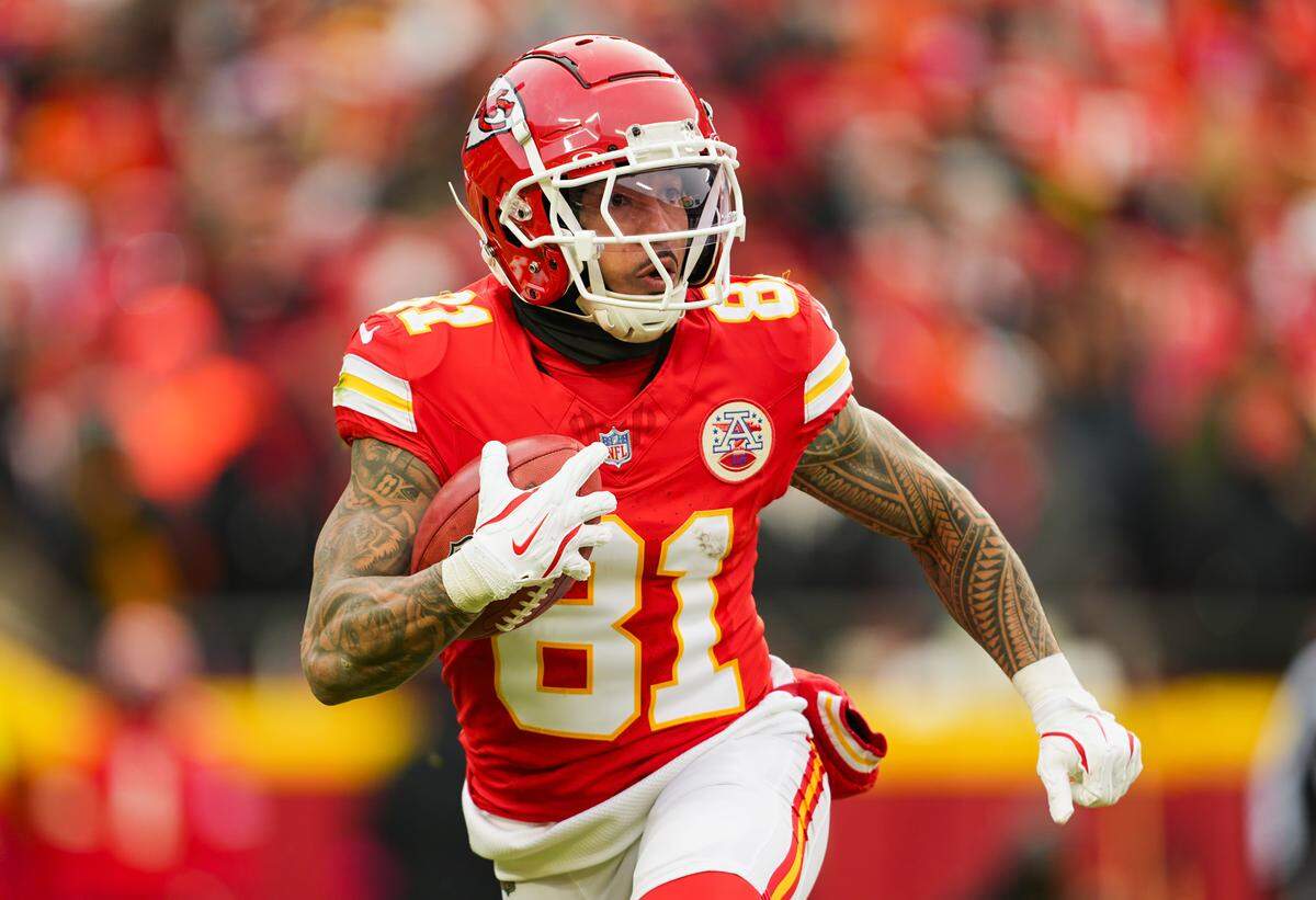 Kansas City Chiefs wide receiver Nikko Remigio (81) returns a kickoff during the first half against the Houston Texans in a 2025 AFC divisional round game at GEHA Field at Arrowhead Stadium on Jan 18, 2025.