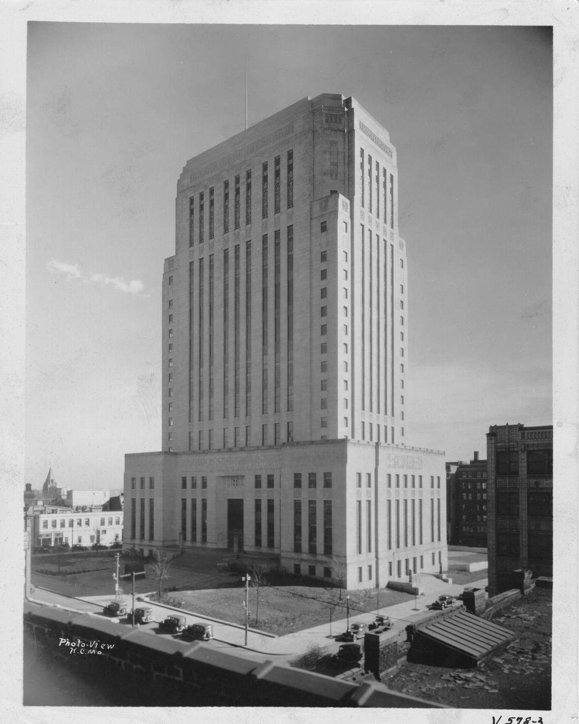 Jackson County Courthouse, 12th and Oak, circa 1940
