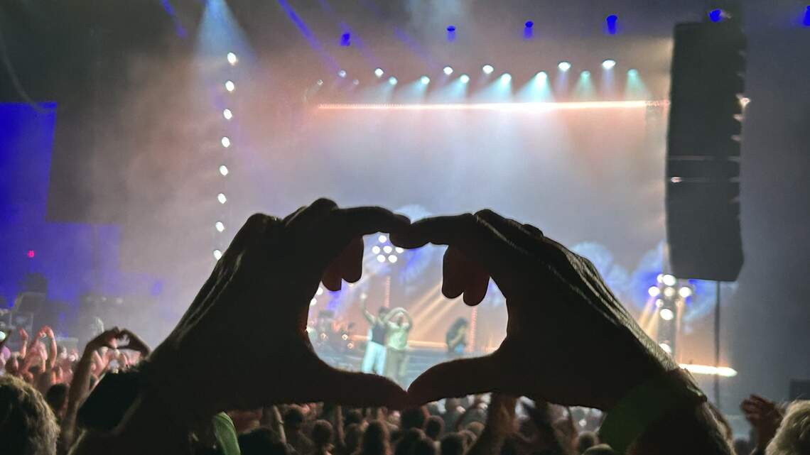 Young the Giant conjures comforting KC show with vintage vibes, childlike wonder