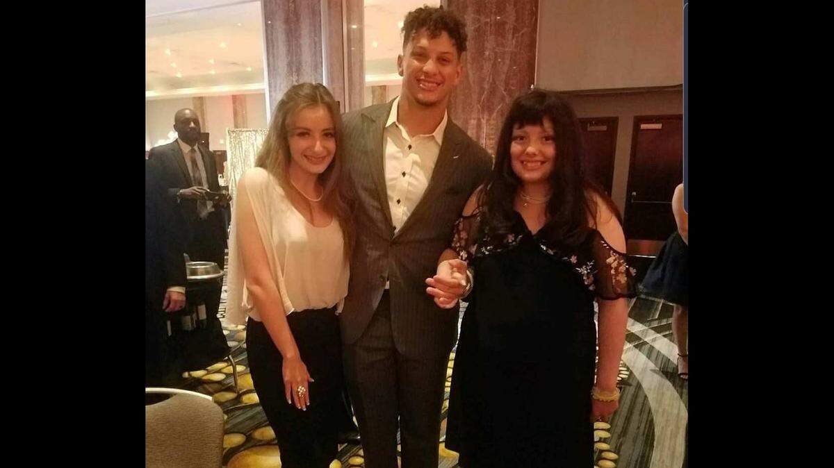 Sophia Linenberger (left) gave Chiefs quarterback Patrick Mahomes a “Sophia Strong” bracelet during the 15 and the Mahomies gala last month.