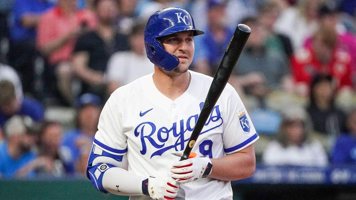 Kansas City Royals first baseman Vinnie Pasquantino (9) at bat against the Detroit Tigers during the game at Kauffman Stadium on May 22, 2023.