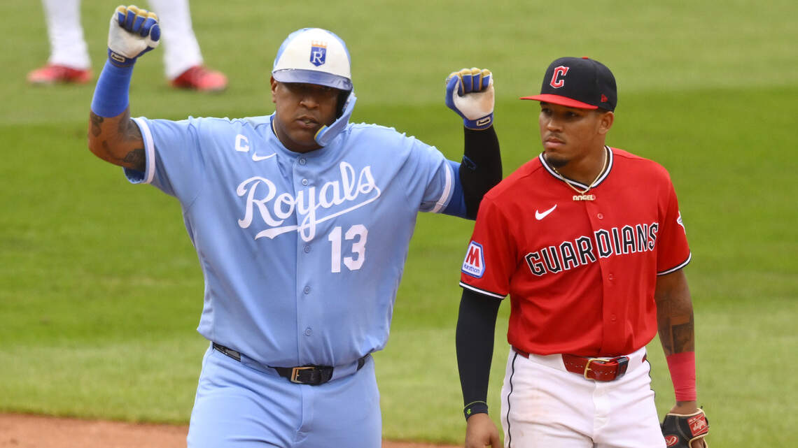Royals do it again, riding pivotal 6th inning to road victory over Guardians