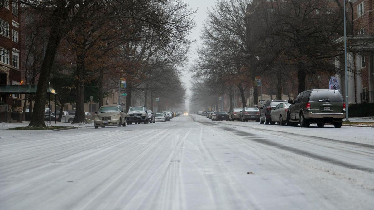 Kansas City experienced its first snowstorm of the year on New Year’s Day. Streets were coded with a thin white layer of snow on Saturday, Jan. 1, 2021.