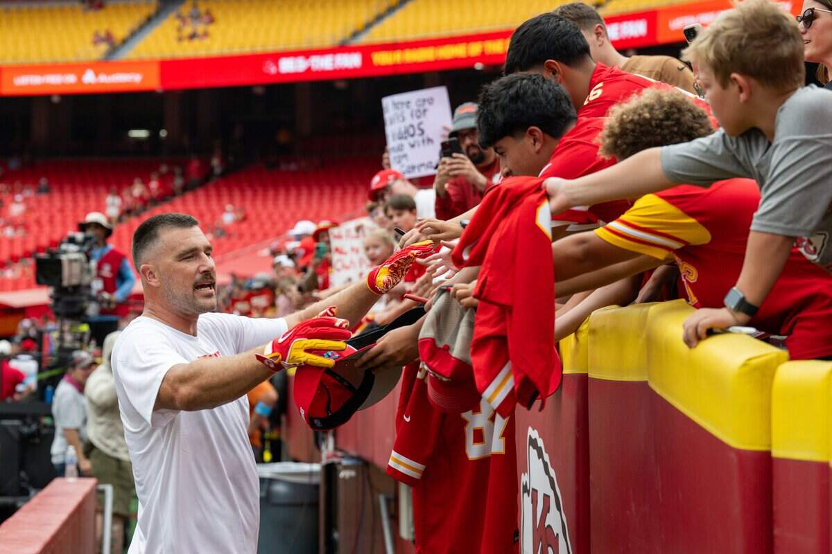 Kansas City Chiefs tight end Travis Kelce (87) greets fans before the Chiefs preseason game against the Los Angeles Rams, on Saturday, August 15, 2026, at Arrowhead Stadium.