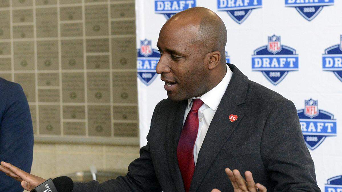 Kansas City Mayor Quinton Lucas gestures while talking about his city hosting the 2023 NFL Draft during a news conference on Monday, Dec. 4, 2023, at Lambeau Field in Green Bay, Wis. Green Bay Eric Genrich looks on. Green Bay will host the draft in 2025.