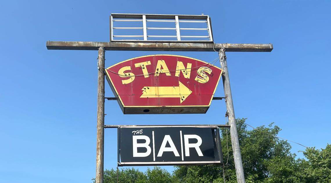The old “Stan’s” sign, which once pointed to Stanley Simon’s Kansas City, Kansas, grocery store, will be donated to the Lumi Neon Museum in Kansas City.