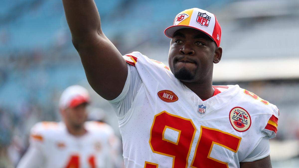 Chiefs defensive tackle Chris Jones acknowledges the red-clad fans who stayed at Jacksonville’s EverBank Stadium to celebrate the team’s 17-9 victory over the Jaguars.