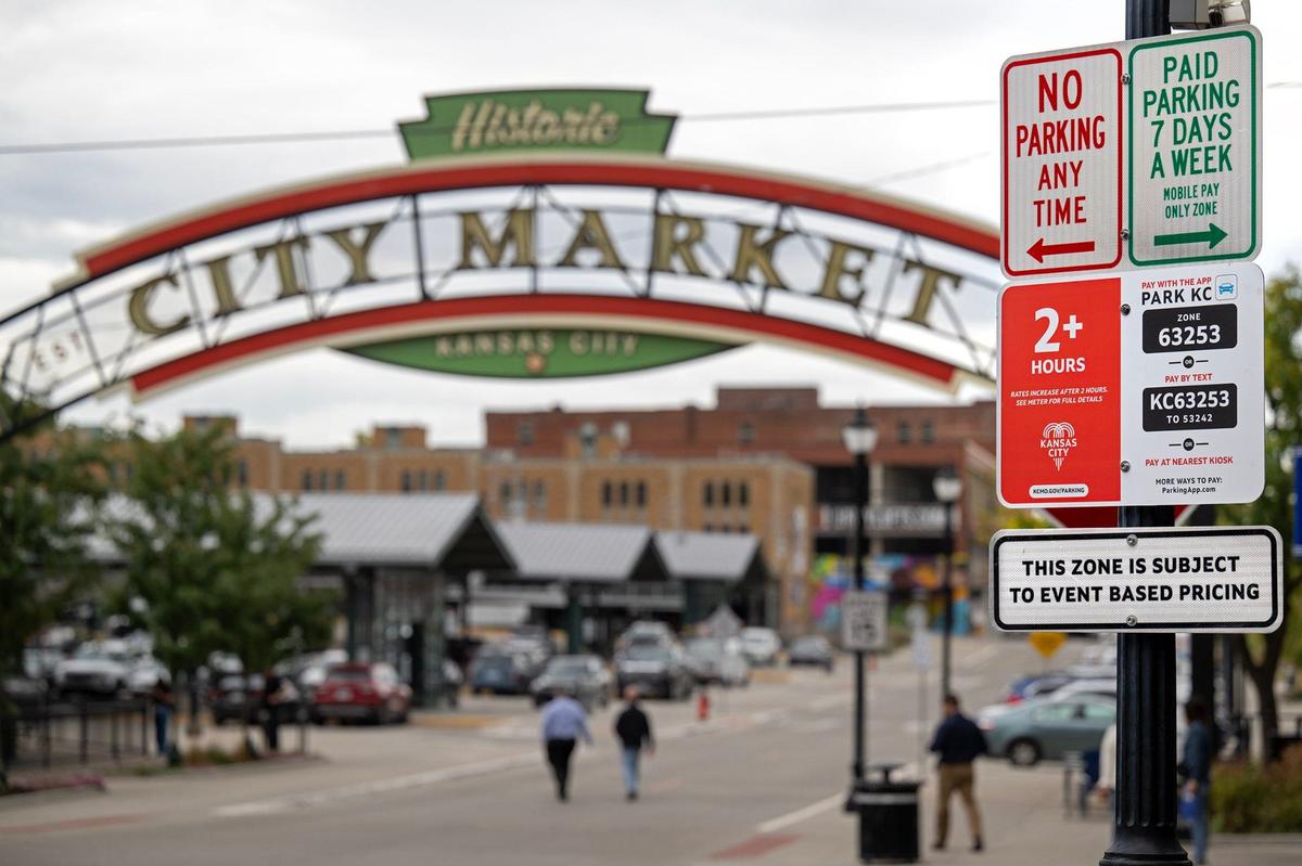 New street signs have been installed around the River Market and near the T-Mobile Center to inform drivers of event-based parking rates. The signs state, “This area is subject to event-based pricing,” indicating higher fees during events. The city has been charging a flat rate of $30 to $40 for metered parking in these zones during qualifying events, but will roll back that pricing in River Market later this week.