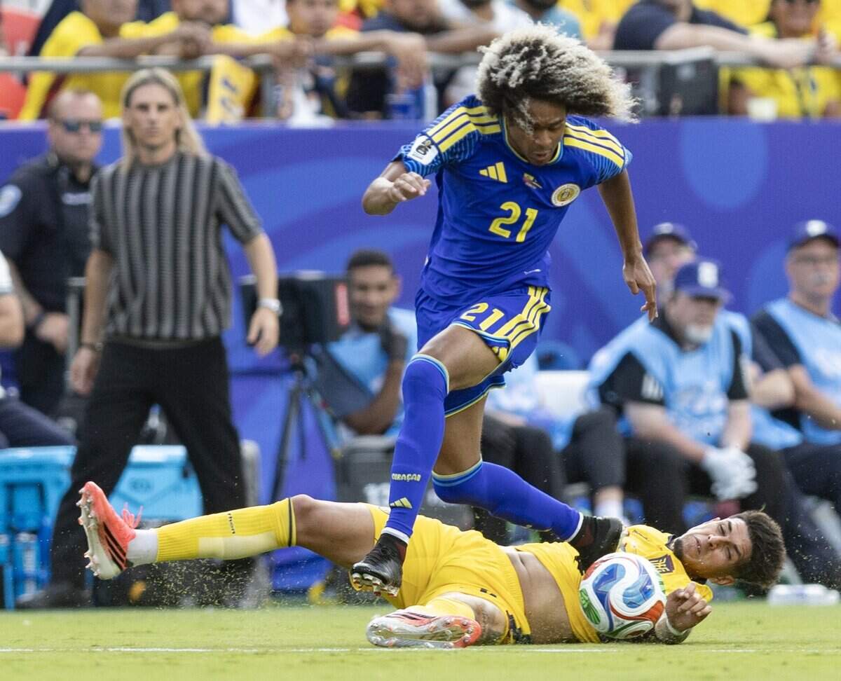 Curaçao forward Tahith Chong (21) gets past Ecuador defender Piero Hincapié (3) during the first half of a FIFA World Cup group-stage soccer match at Kansas City (Arrowhead) Stadium in Kansas City on Saturday, June 20, 2026.