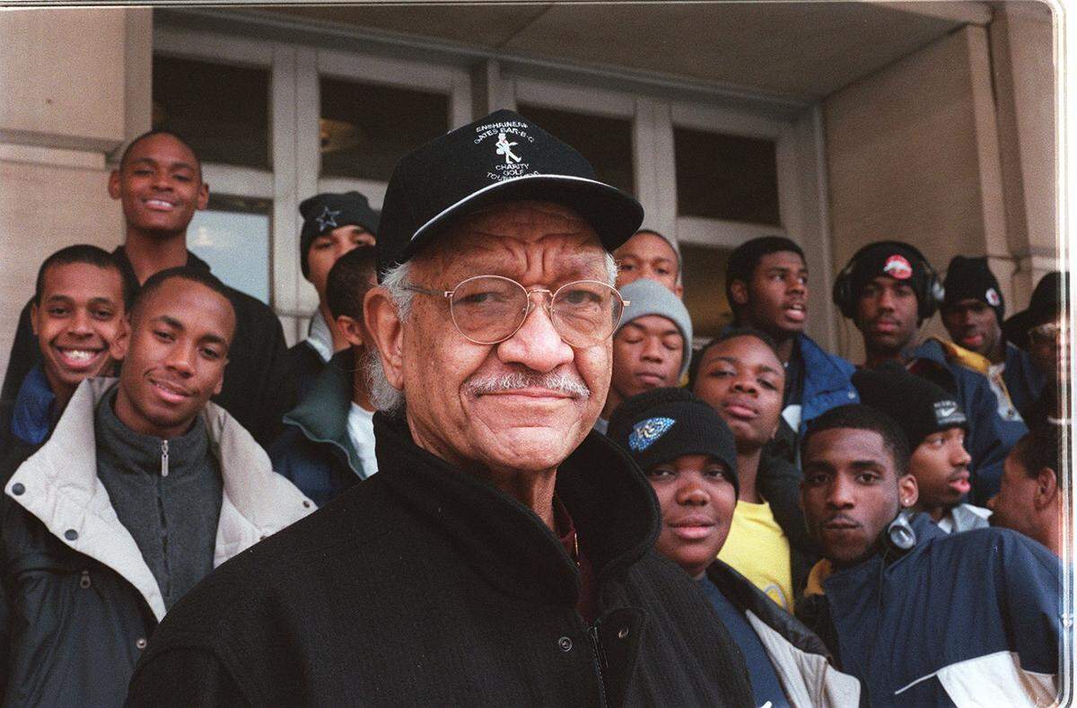 Jack Bush, photographed in 1999 with his Central Blue Eagles boys basketball team at Municipal Auditorium.