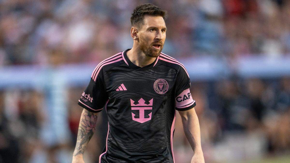 Inter Miami forward Lionel Messi (10) yells out to a teammate during the first half of an MLS game against Sporting Kansas City at GEHA Field at Arrowhead Stadium on Saturday, April 13, 2024, in Kansas City.