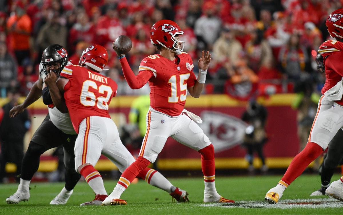 Kansas City Chiefs quarterback Patrick Mahomes (15) looks for an open receiver while the Chiefs played the Tampa Bay Buccaneers on Monday, Nov. 4, 2024, at GEHA Field at Arrowhead Stadium.