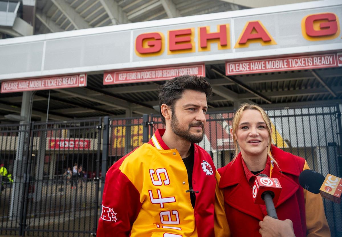 Heat? What heat? Co-stars Tyler Hynes, left, and Hunter King wore winter Chiefs gear and used personal fans to keep cool. (King’s sweater coat will go viral, guaranteed.)