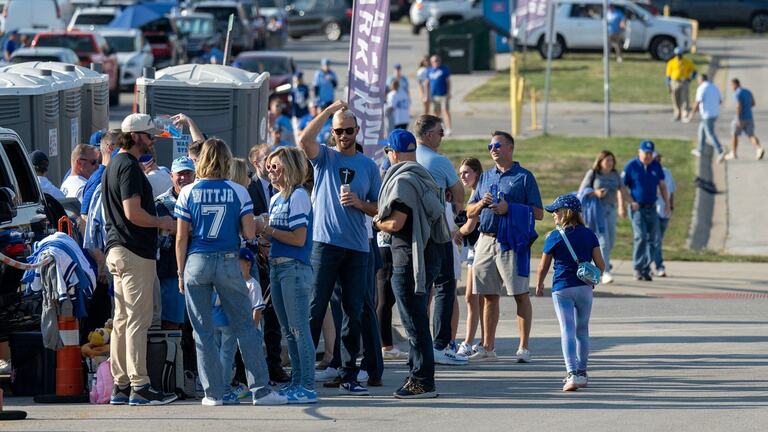 Kansas City fans brought big enthusiasm to Royals’ playoff return: Scenes from The K