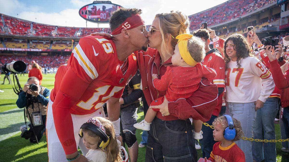 Chiefs quarterback Patrick Mahomes kisses wife Brittany Mahomes and greets his children before KC’s NFL Week 12 game against the Indianapolis Colts at GEHA Field at Arrowhead Stadium in Kansas City on Sunday, Nov. 23, 2025