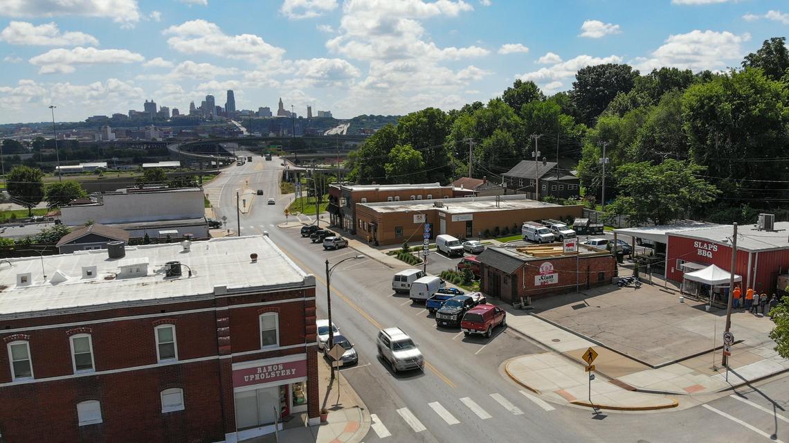 “We have the very best view of Kansas City skyline,” said Laura Summa, co-owner of Chicago’s bar and restaurant on Central Avenue.