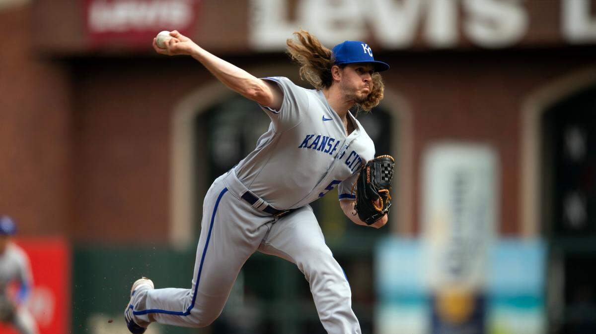 Kansas City Royals pitcher Scott Barlow (58) delivers a pitch against the San Francisco Giants during the ninth inning at Oracle Park on April 7, 2023.