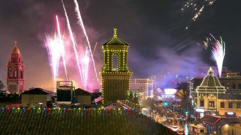 The Plaza lights are a 100-year-old KC tradition. See ceremony through the years