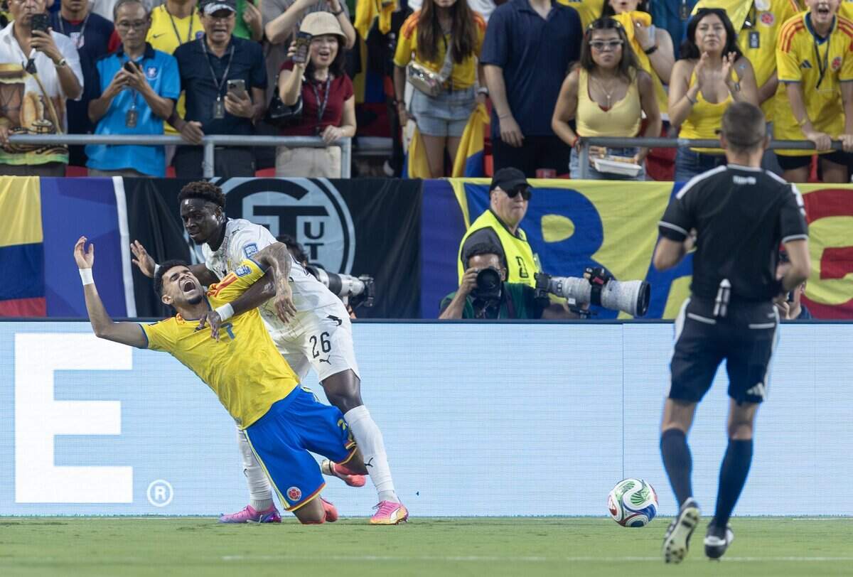 Ghana defender Marvin Senaya (26) gets tangled up with Colombia forward Luis Díaz (7) during a FIFA World Cup knockout stage soccer match at Kansas City (Arrowhead) Stadium in Kansas City on Friday, July 3, 2026.