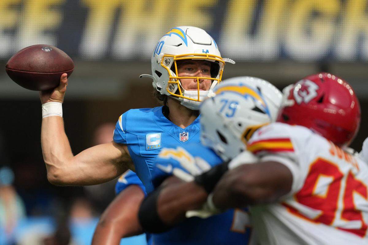 Los Angeles Chargers quarterback Justin Herbert (10) throws the ball in the second quarter against the Kansas City Chiefs at SoFi Stadium.