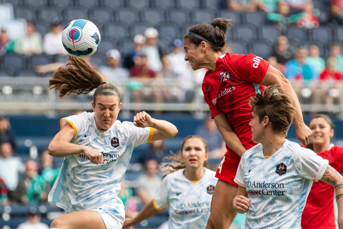 Kansas City Current defender Taylor Leach heads the ball during an NWSL match against the Houston Dash last weekend at Children’s Mercy Park in Kansas City, Kan.